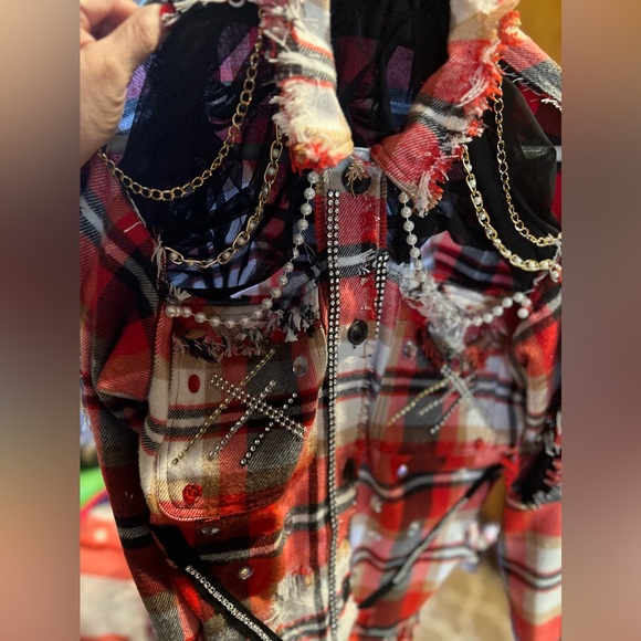 One of a kind flannel shirt. Sexy!
Size Large
Handmade with Love. - Picture 5 of 5